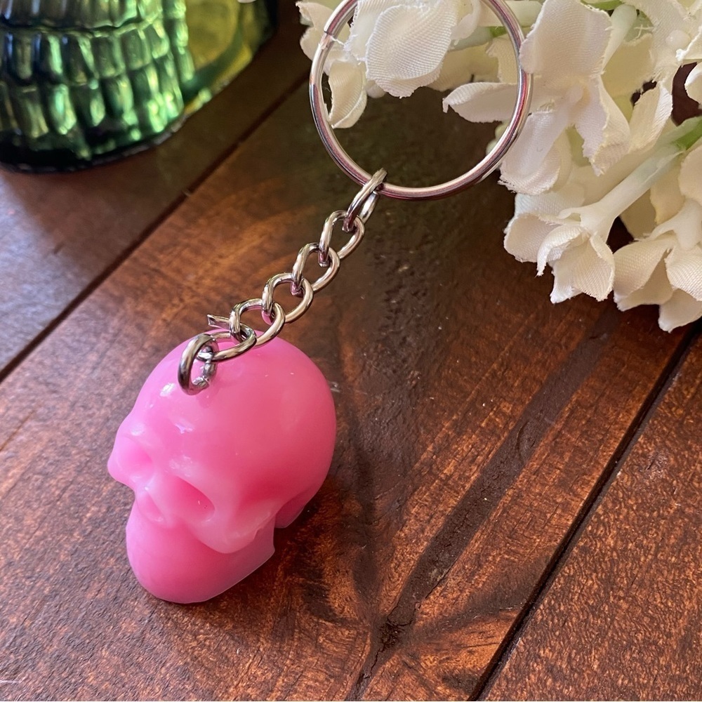 Handcrafted Resin Bubblegum Pink Skull 3” Keychain Gothic Backpack Bag Charm NEW - Picture 4 of 8